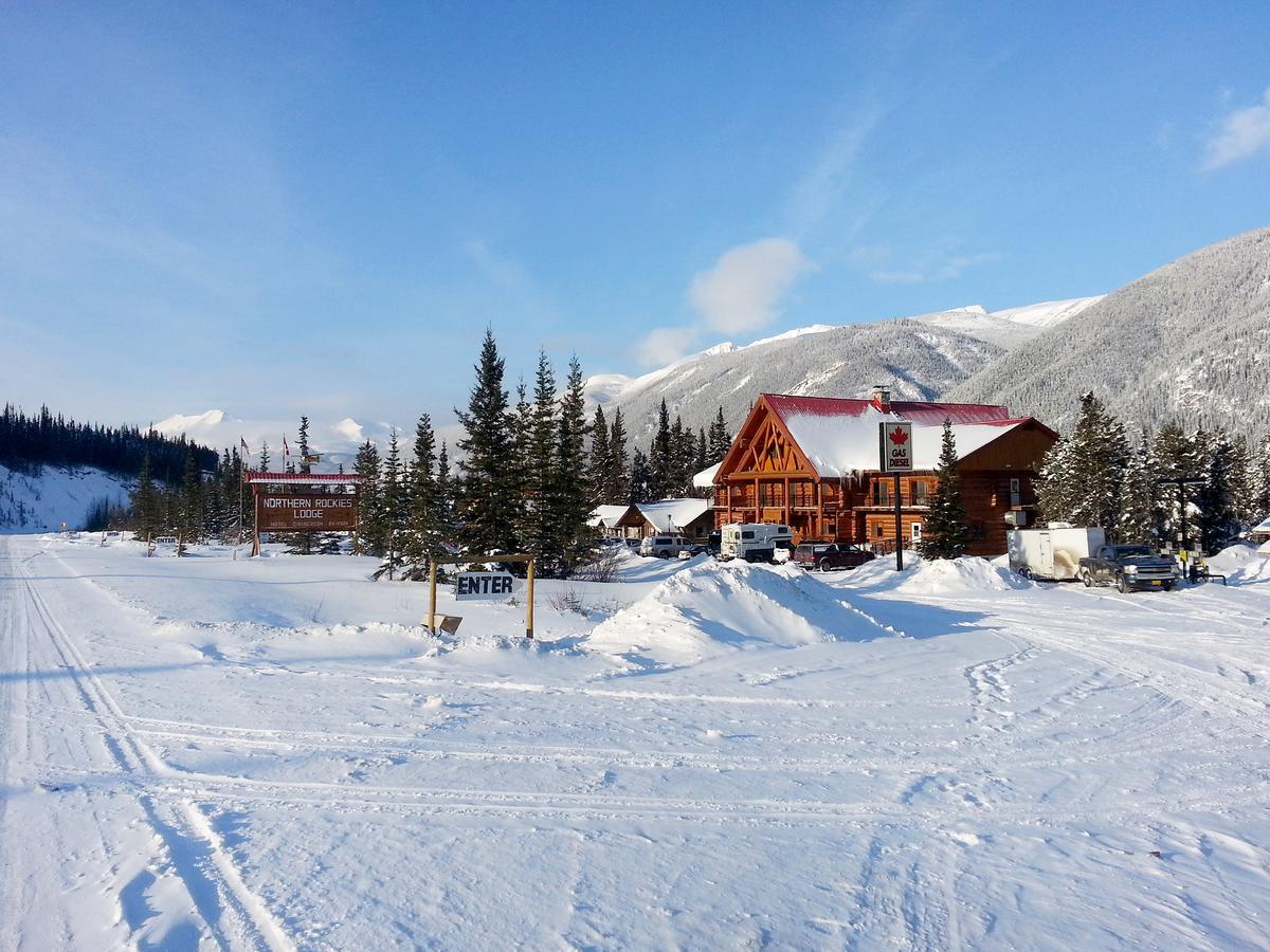 Northern Rockies Lodge Muncho Lake Exterior foto