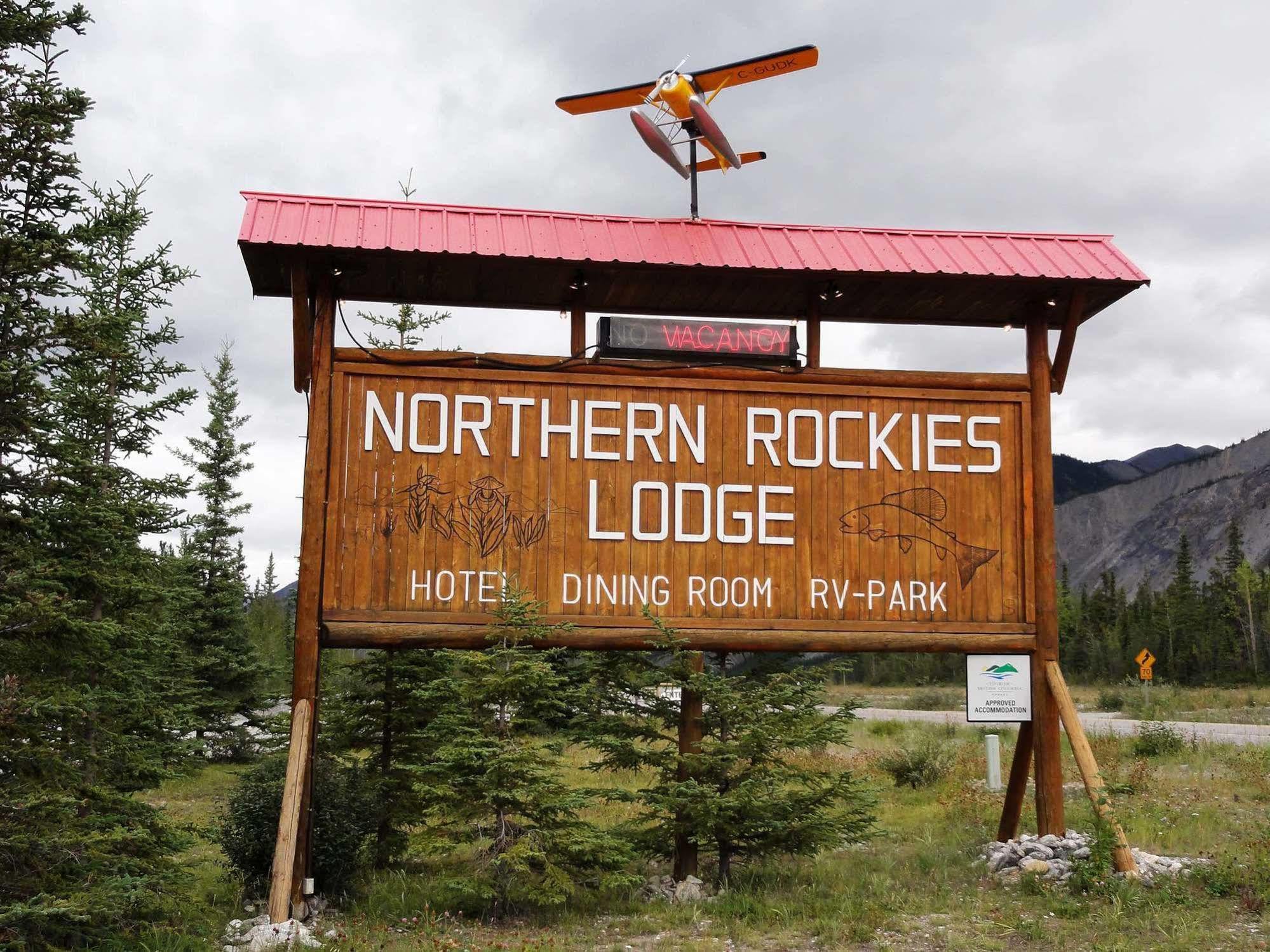 Northern Rockies Lodge Muncho Lake Exterior foto